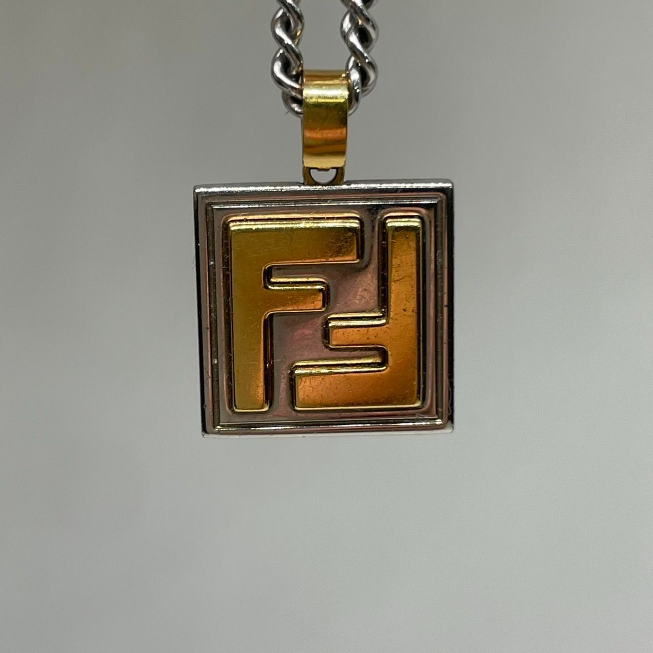 FENDI】ロゴ ネックレス - メルカリ