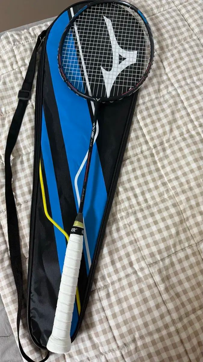 ば*ん様 VICTOR HS PLUS バドミントンラケット　4ug5 2本セッ VICTOR(スポーツ) VICTOR ARS-HSPLUS / AURA SPEED HS PLUS