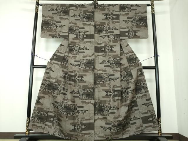 平和屋着物○本場大島紬 9マルキ 古代染色純泥染 霞花文 川畑村中謹製