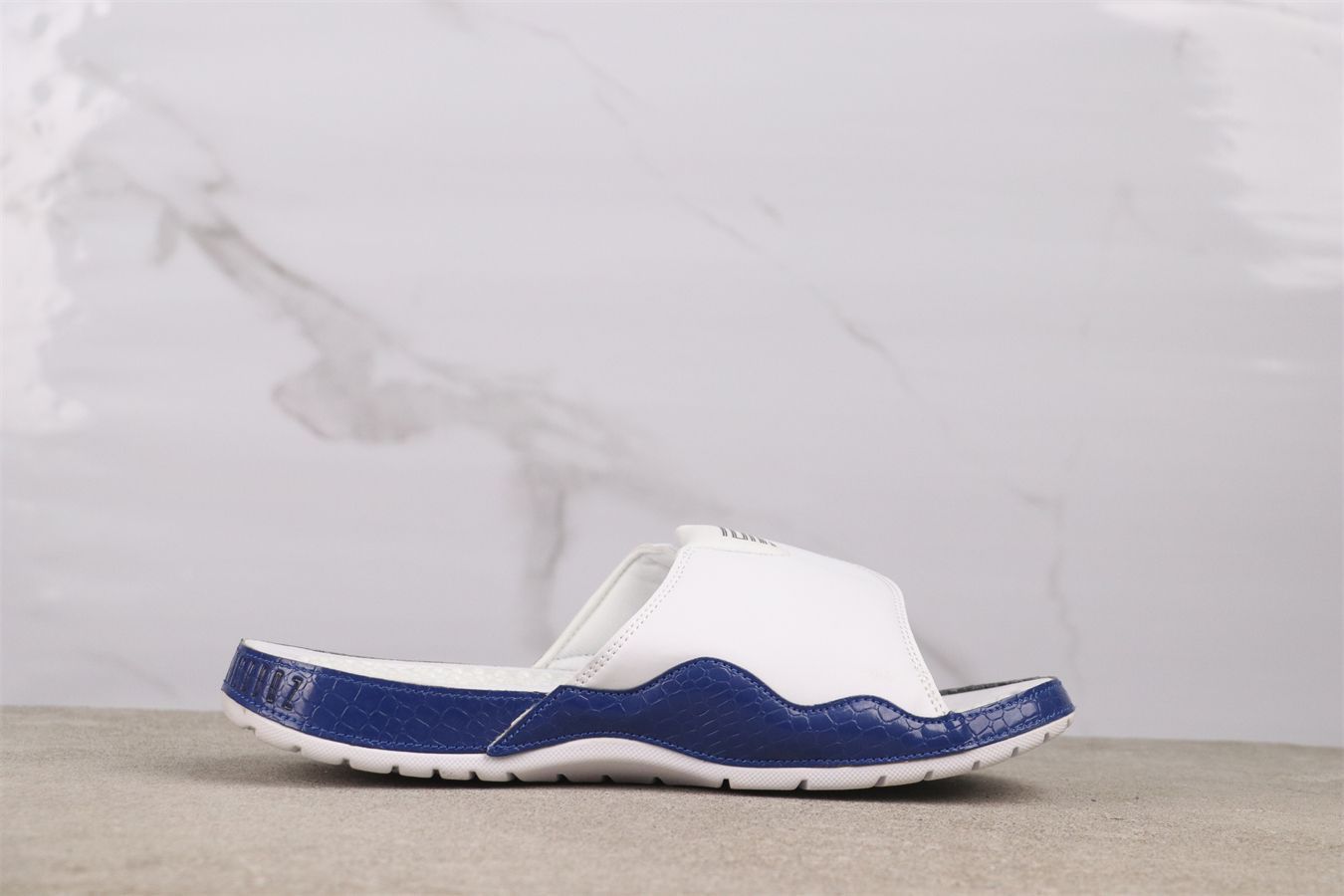 今日 エアジョーダン AA1336-102 ホワイトブルー スリッパ-MM輸入