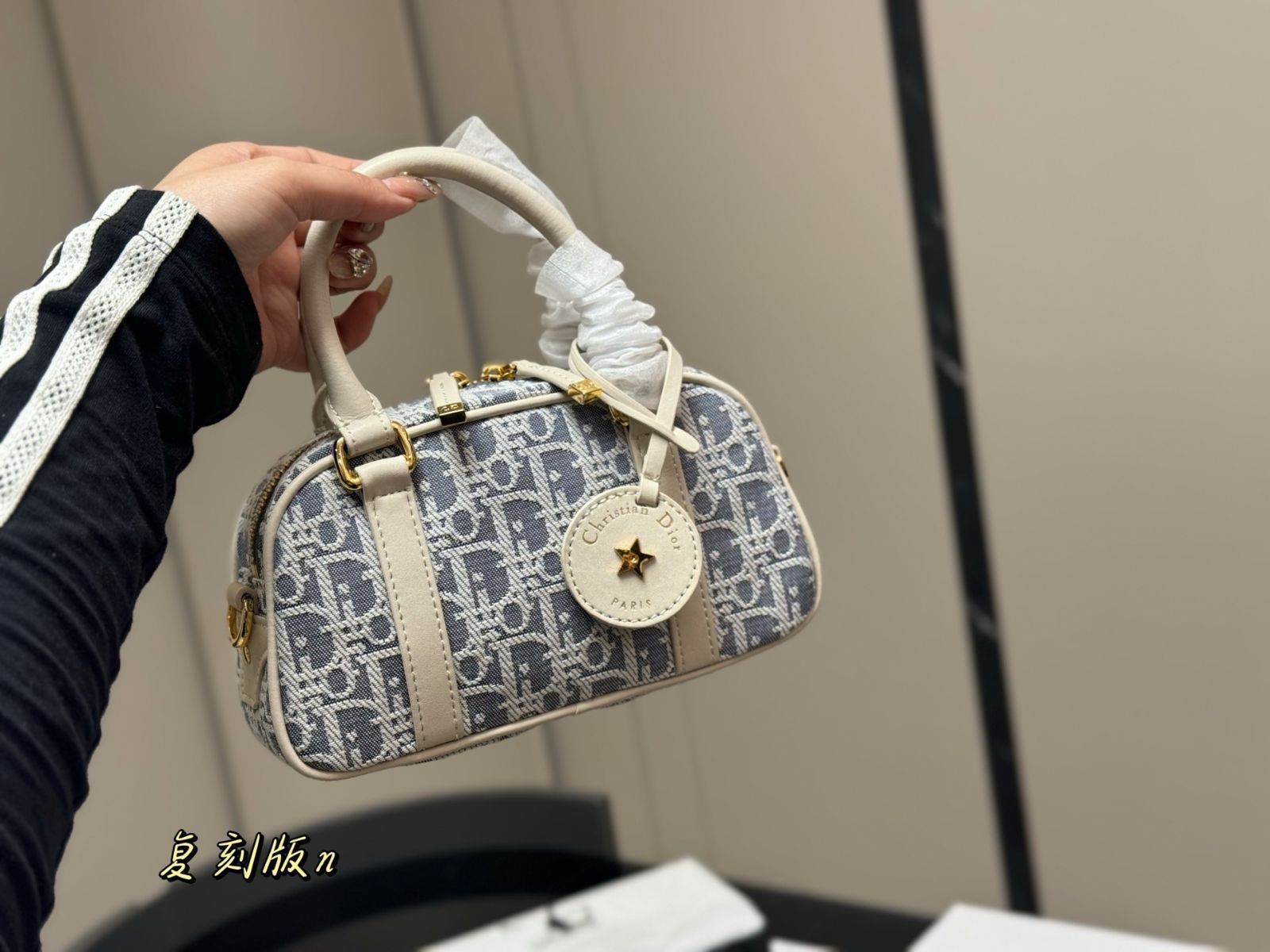 【ミニサイズで可愛い☆】Dior D-VIBE ボウリングバッグ 今日特価】Dior D-Vibe ミニボウリングバッグ サイズ 20×12cm