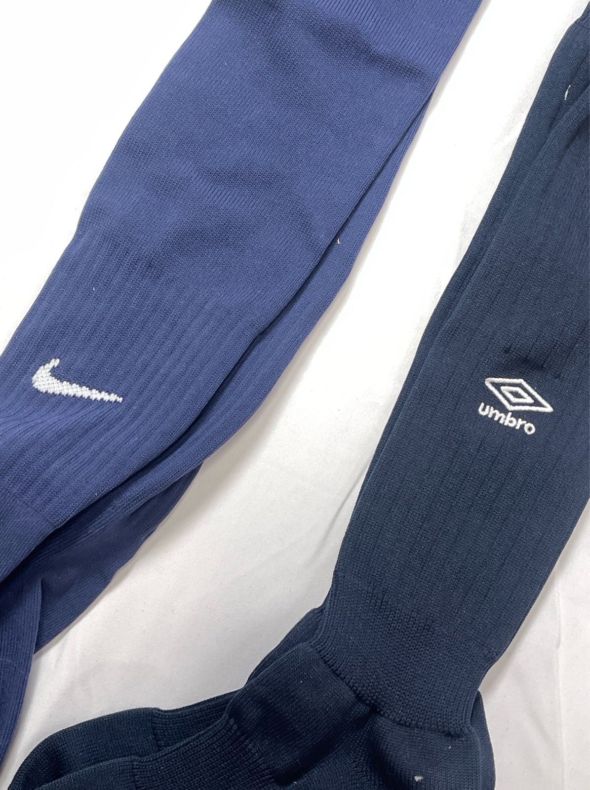 【212849】umbro アンブロ  【2足セット】サッカー ソックス フットサル  ストッキング  ＆ （おまけ）NIKE ソックス ネイビー