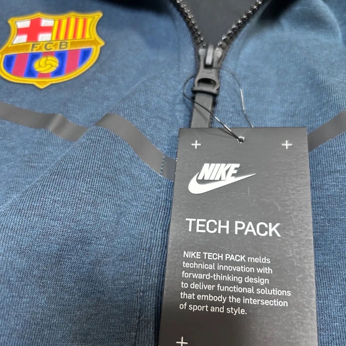 ナイキ バルセロナ テックフリースフーディ L あんすらさいと様 専用☆ナイキ バルセロナ テックフリース