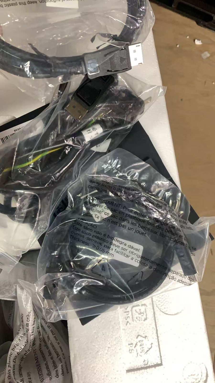 モニター 32インチ