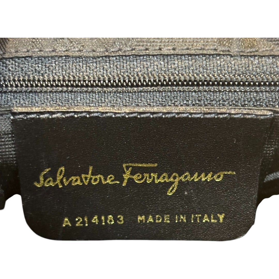 Salvatore Ferragamo (サルヴァトーレフェラガモ) ⑤ ヴァラ レザー  