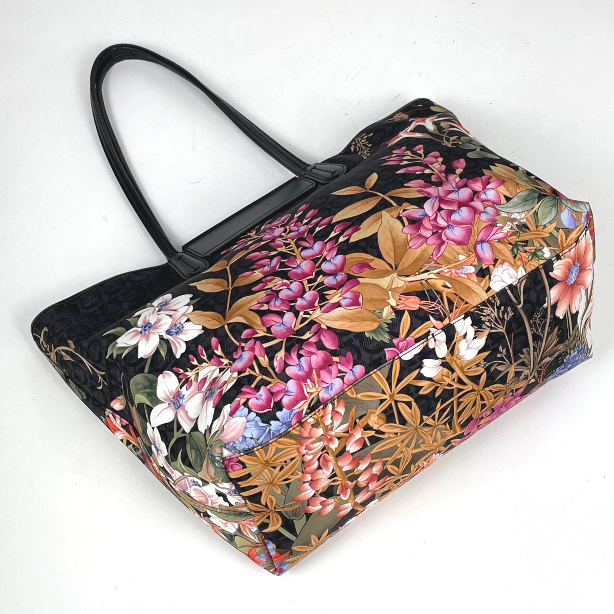 Salvatore Ferragamo サルヴァトーレフェラガモ フラワー ガンチーニ