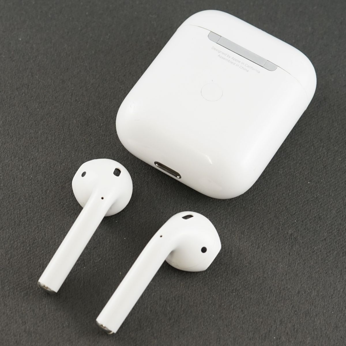 Apple AirPods with Wireless Charging Case エアーポッズ イヤホン