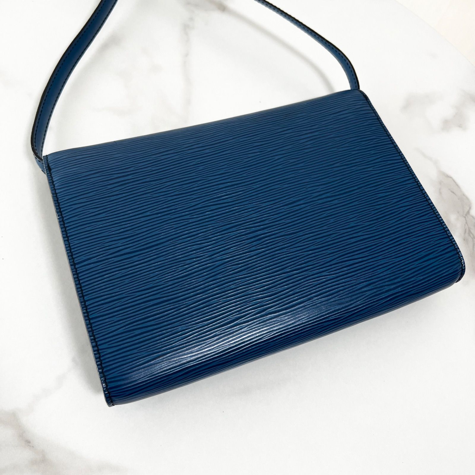 ✴︎美品✴︎ ルイヴィトン Louis Vuitton LOUIS VUITTON エピ 