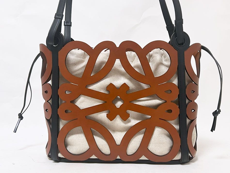ロエベ　トートバッグ　アナグラム　黒　レザー　キャンパス　総柄 LOEWE ロエベ アナグラム カットアウト トートバッグ ショルダー