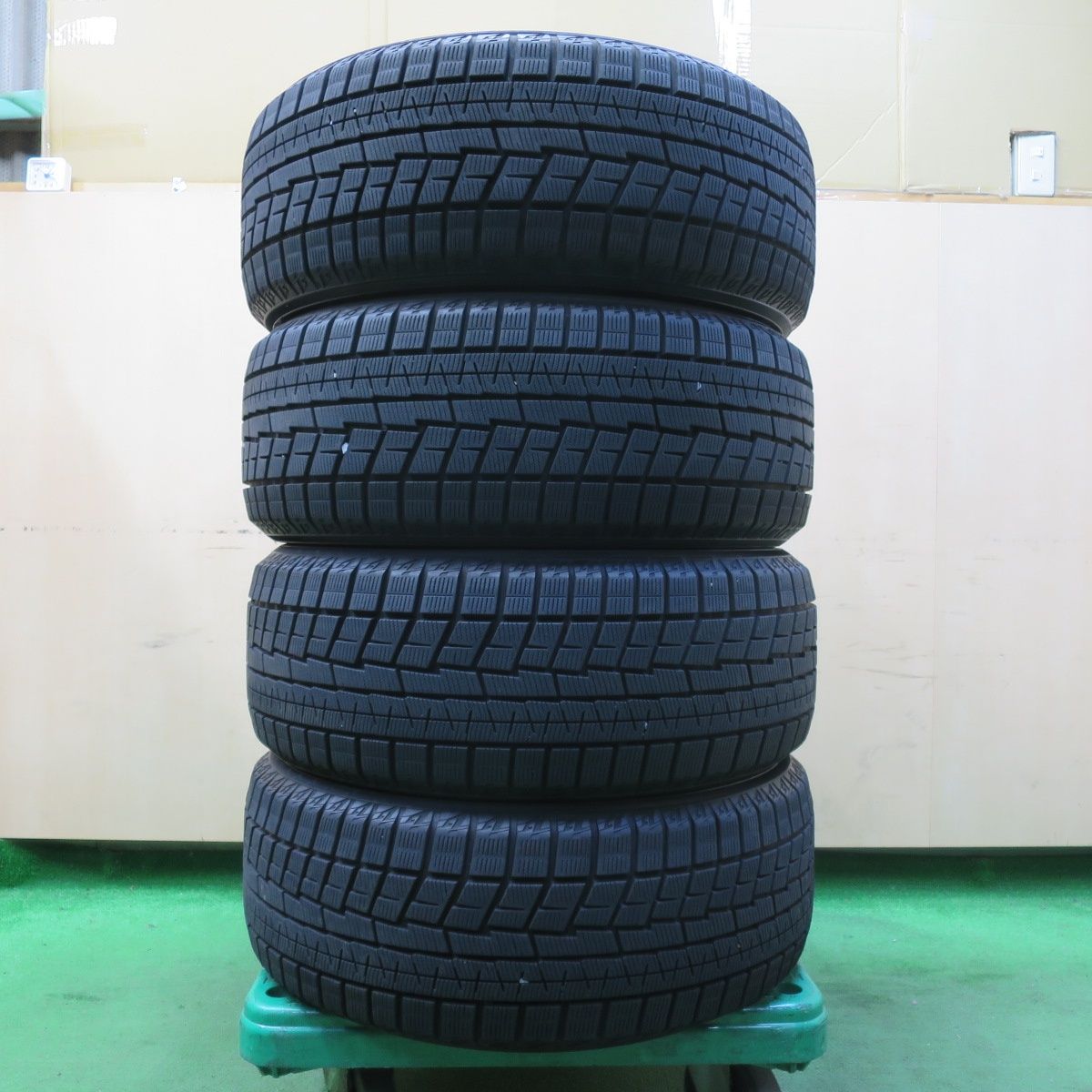 送料無料] バリ溝！21年！9.5分以上☆スタッドレス 215/50R17