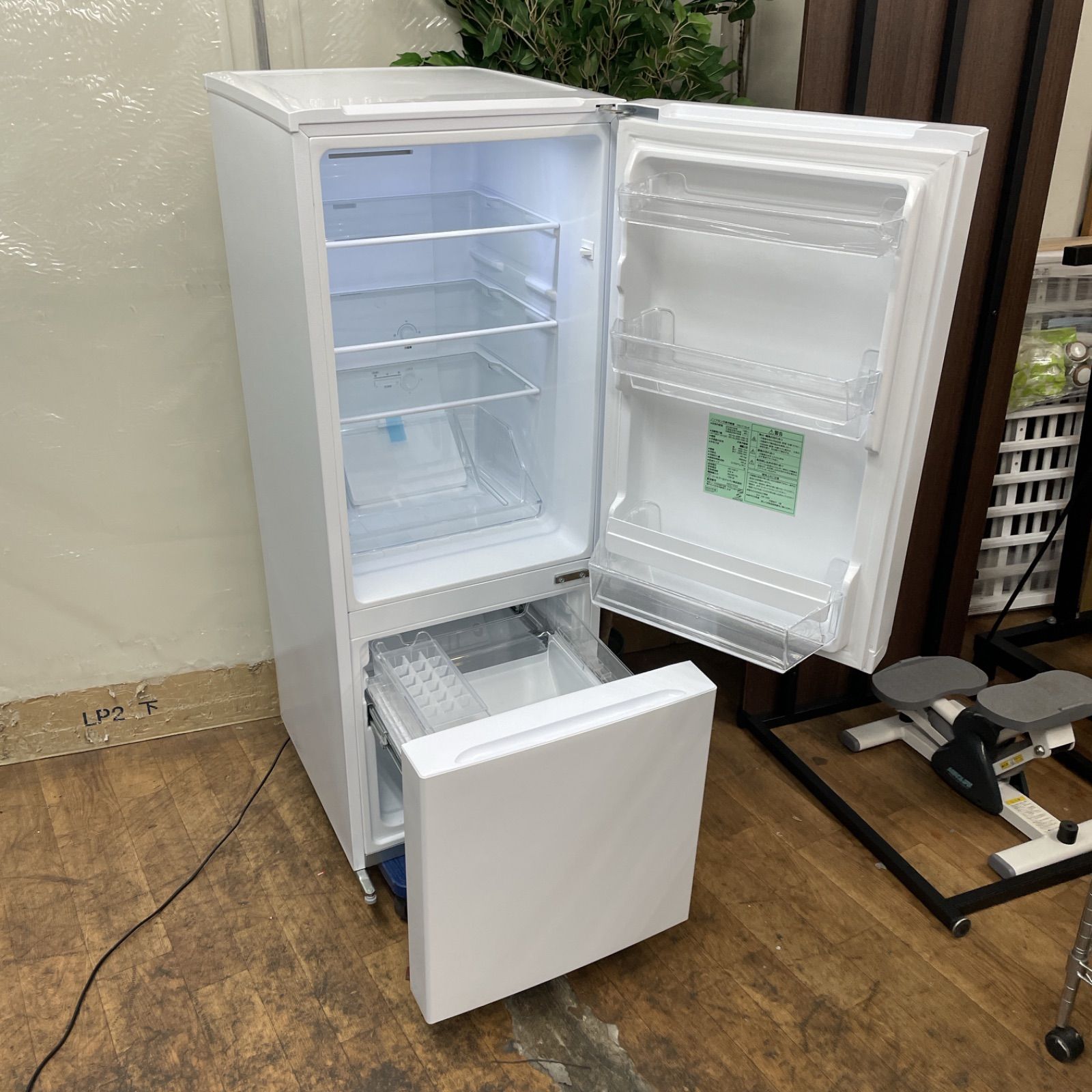 2024年製‼️ ノンフロン冷凍冷蔵庫YRZ-F15LW