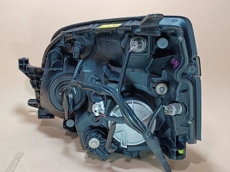 車 コーティング済 ヴォクシー AZR65G 右ヘッドランプ・ヘッドライト Z 