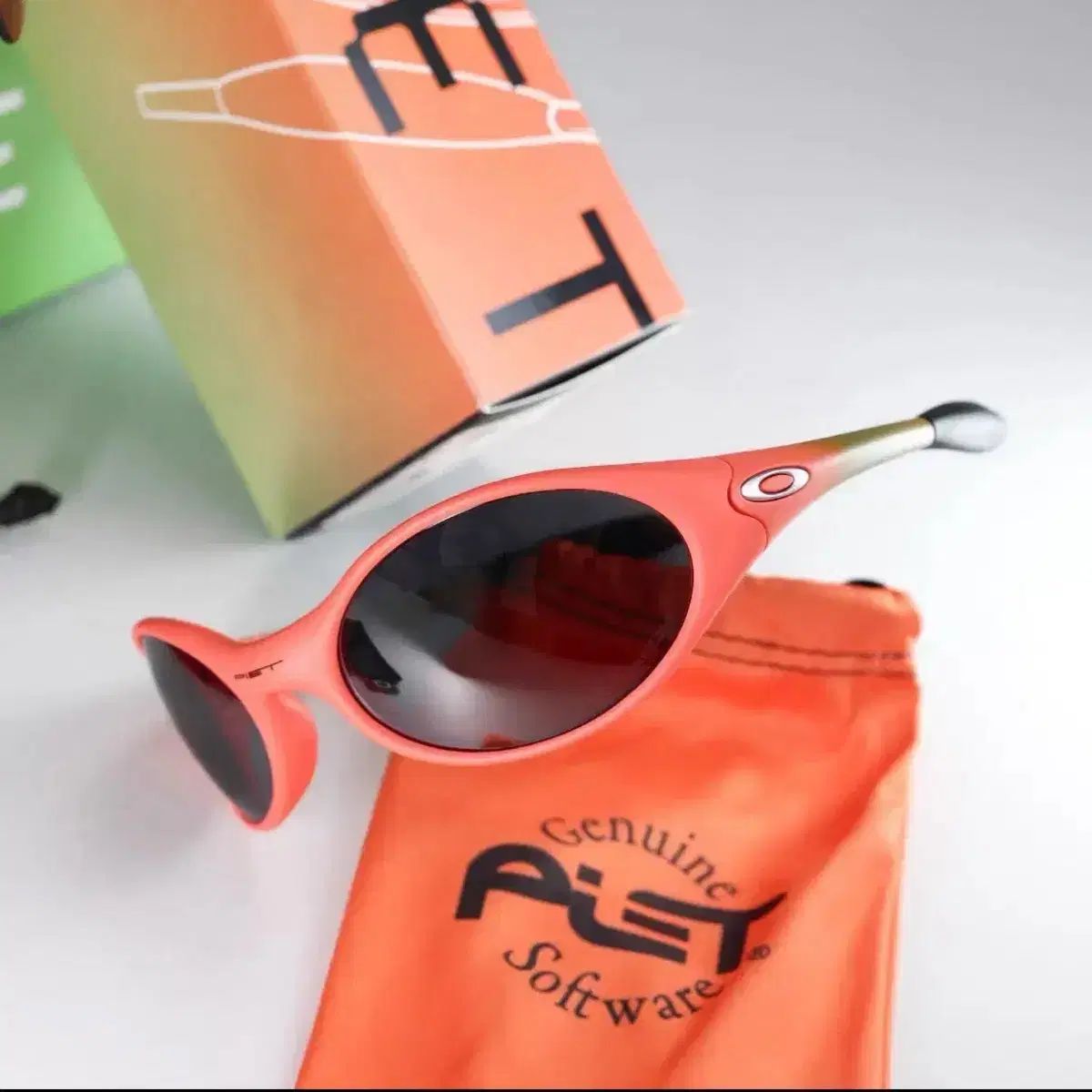 ピート x OAKLEY（オークリー) 限定版 アイジャケット サングラス ピート x OAKLEY（オークリー) 限定版 アイジャケット