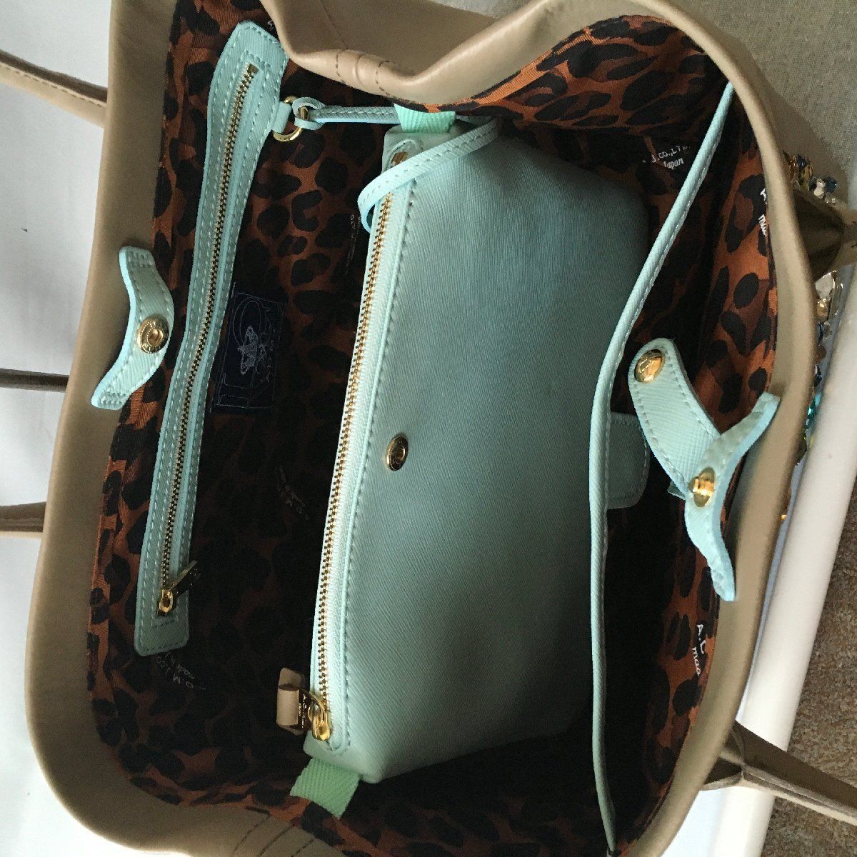 極美品 ADMJ アクセソワ エーディーエムジェイ バニティ クリスタル付  