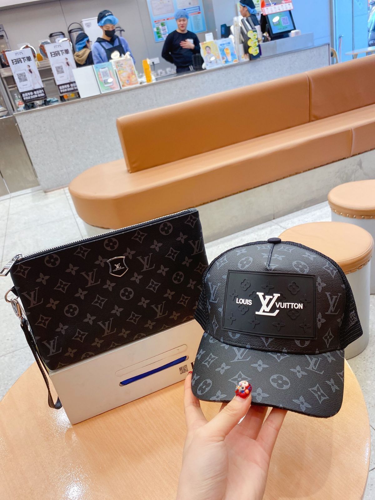 【完売必至】ヴィトン フォーマルもカジュアルも クラッチバッグ 極美品】 LOUIS VUITTON ルイヴィトン メンズ ショルダーバッグ