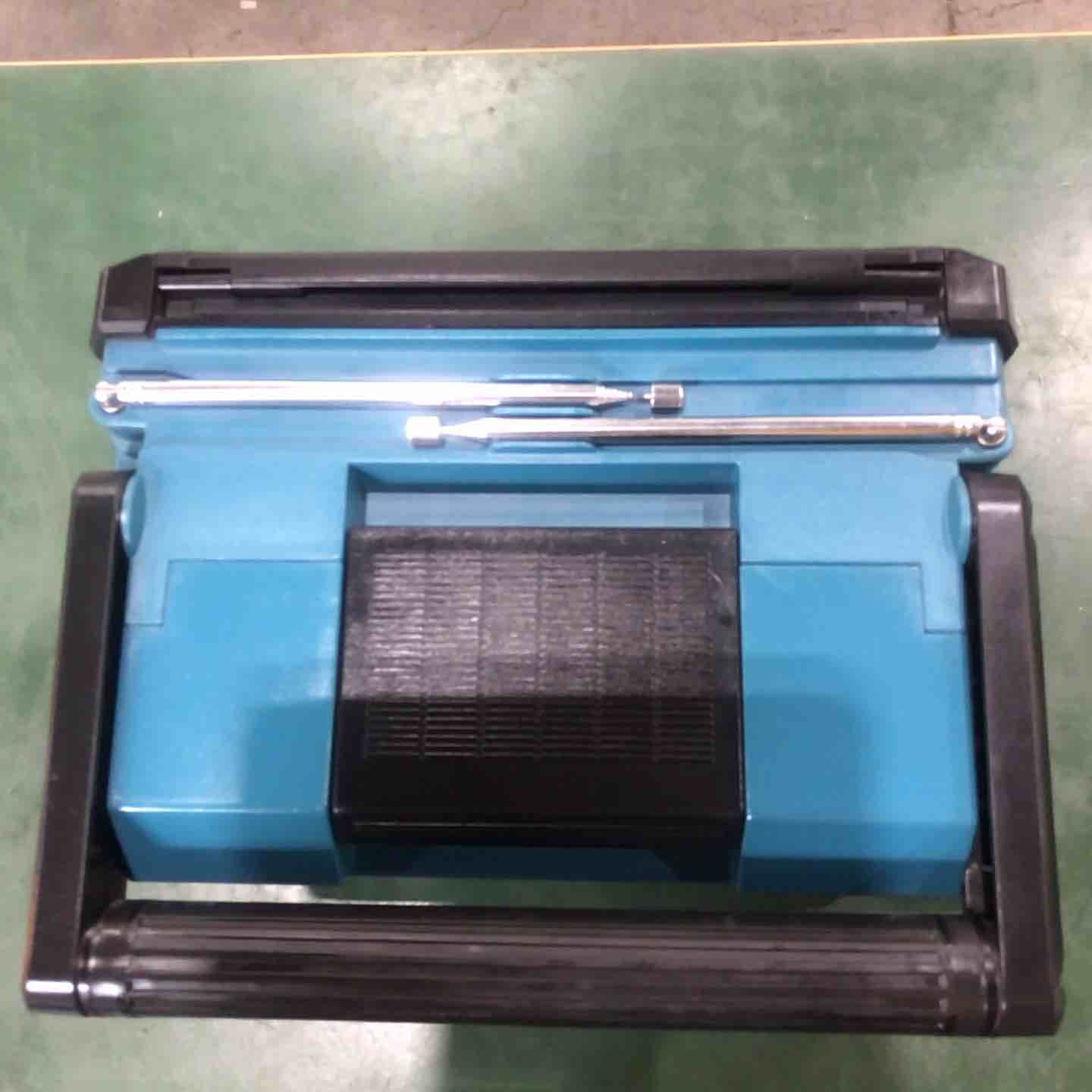makita コードレスラジオ付テレビ