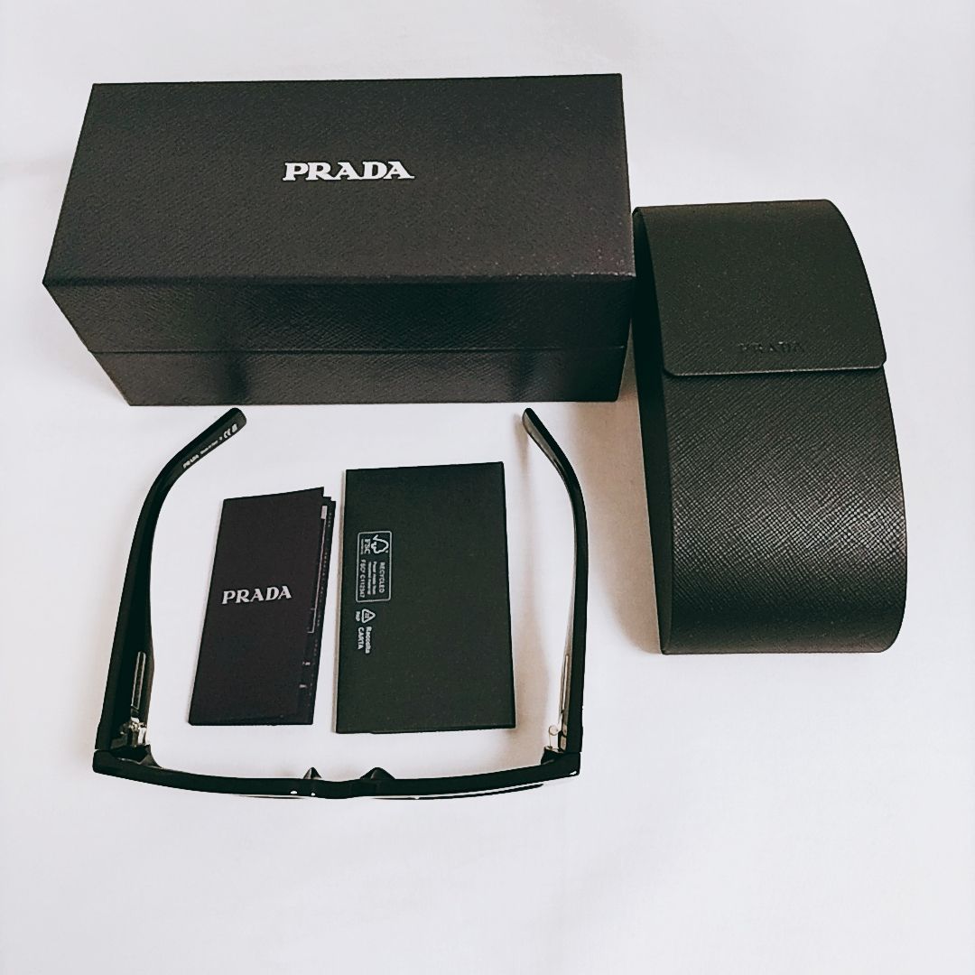 新品未使用】PRADA トライアングルロゴ入り サングラス PR09ZS