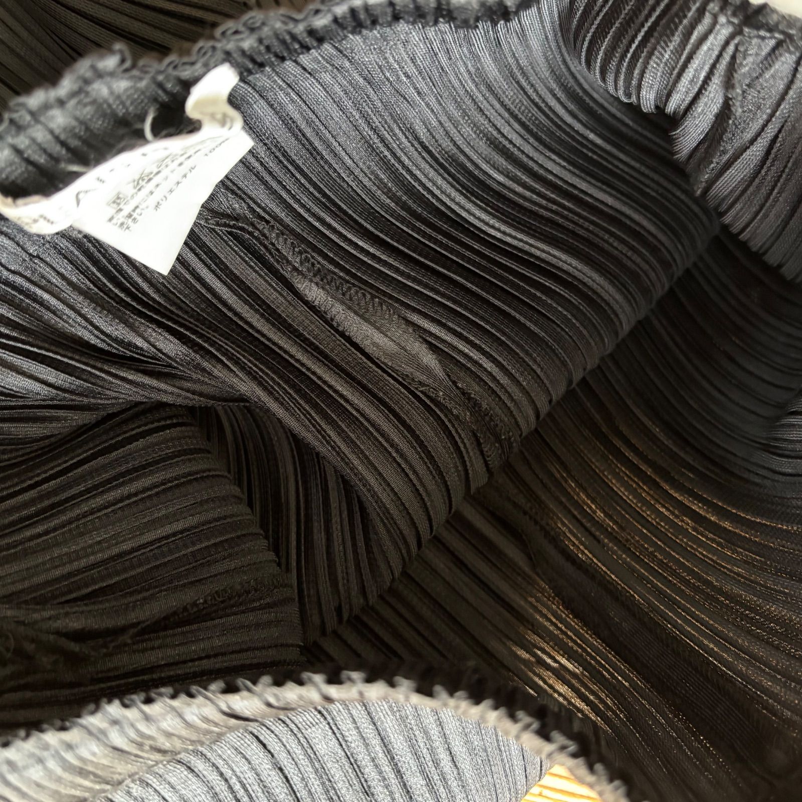 【PLEATS PLEASE】極美品 セットアップ 上下 黒 3 PLEATS PLEASE】極美品 セットアップ 上下 黒 3 2025年最新