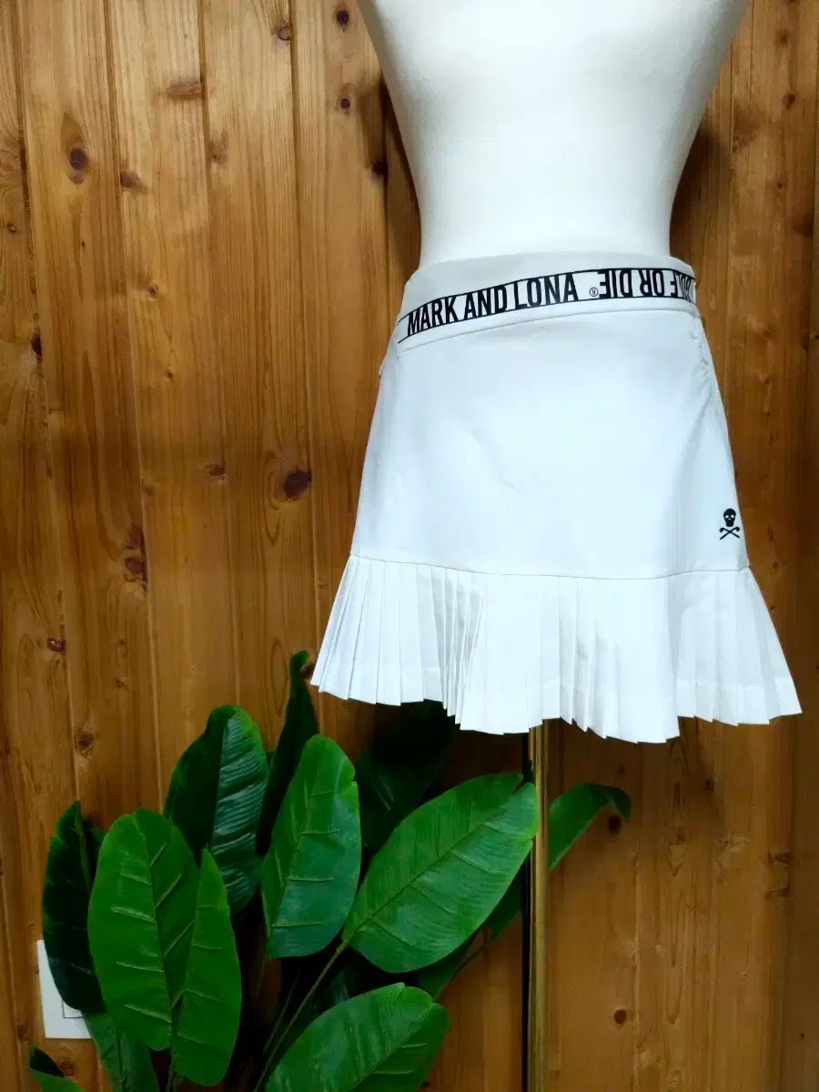 MARK u0026 LONA(マークアンドロナ) ゴルフスカート 28 インチ 38 サイズ