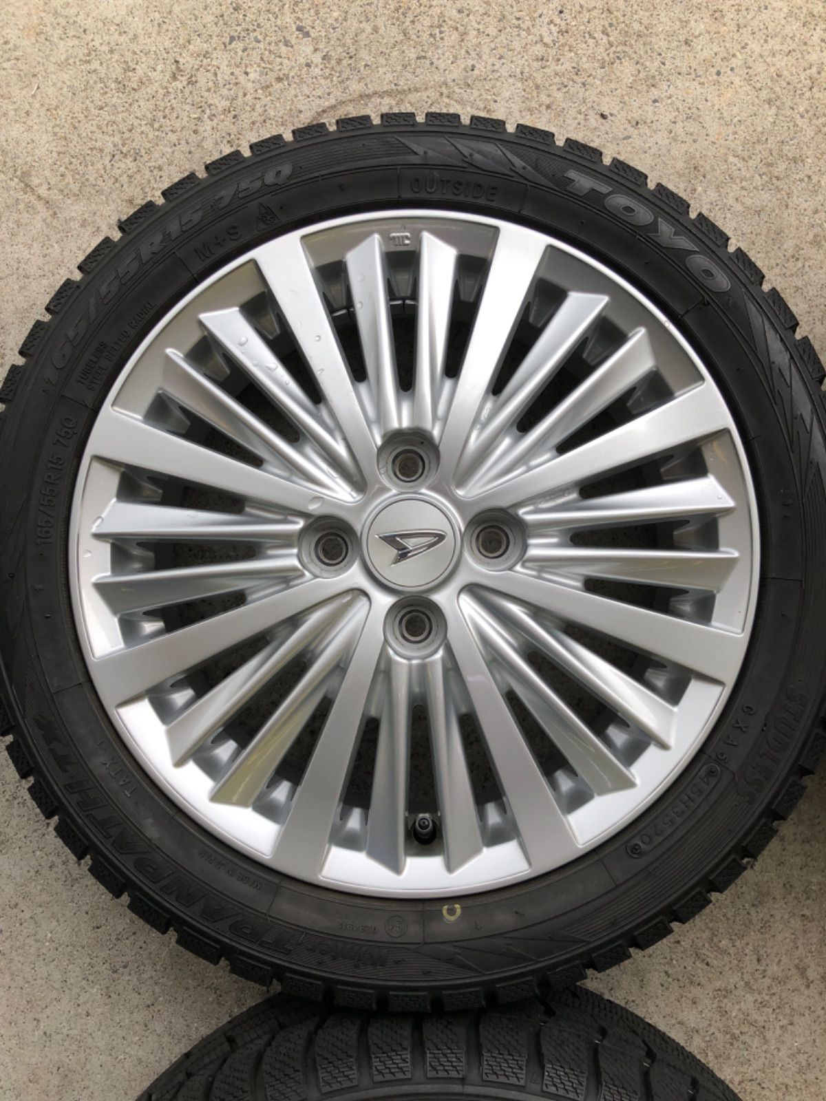 ダイハツ純正アルミホイール　15インチ　ムーヴ　タント等　1本のみ