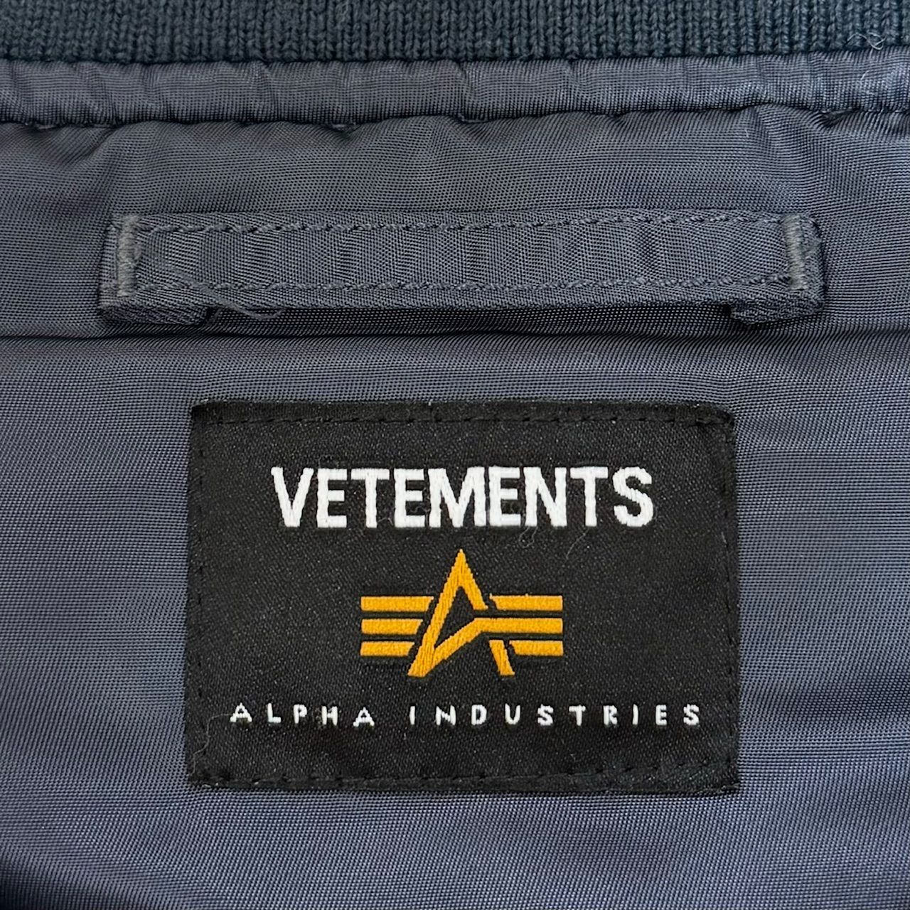 VETEMENTS ALPHA INDUSTRIES OVERSIZE BOMBER JACKET WSS18JA25 VETEMENTS ALPHA INDUSTRIES OVERSIZE BOMBER JACKET WSS18JA25
