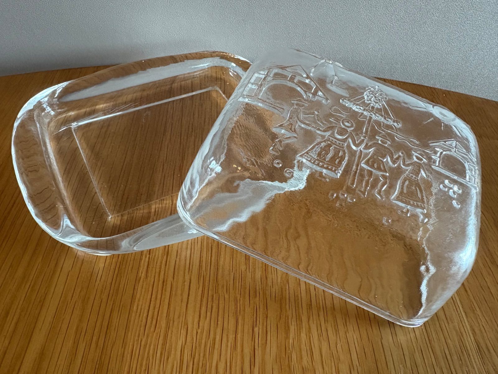 ドイツの古いガラスのバターケース