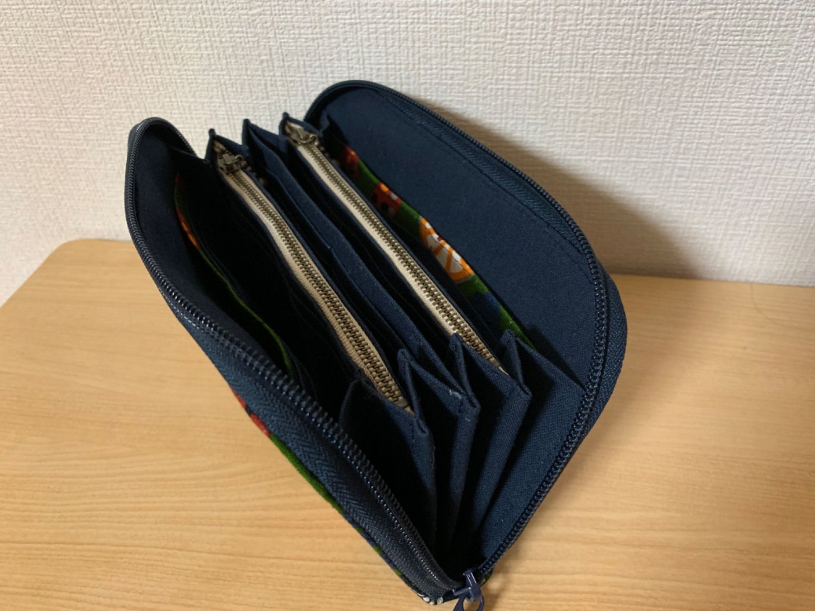 仕分けができる！　ラウンド長財布