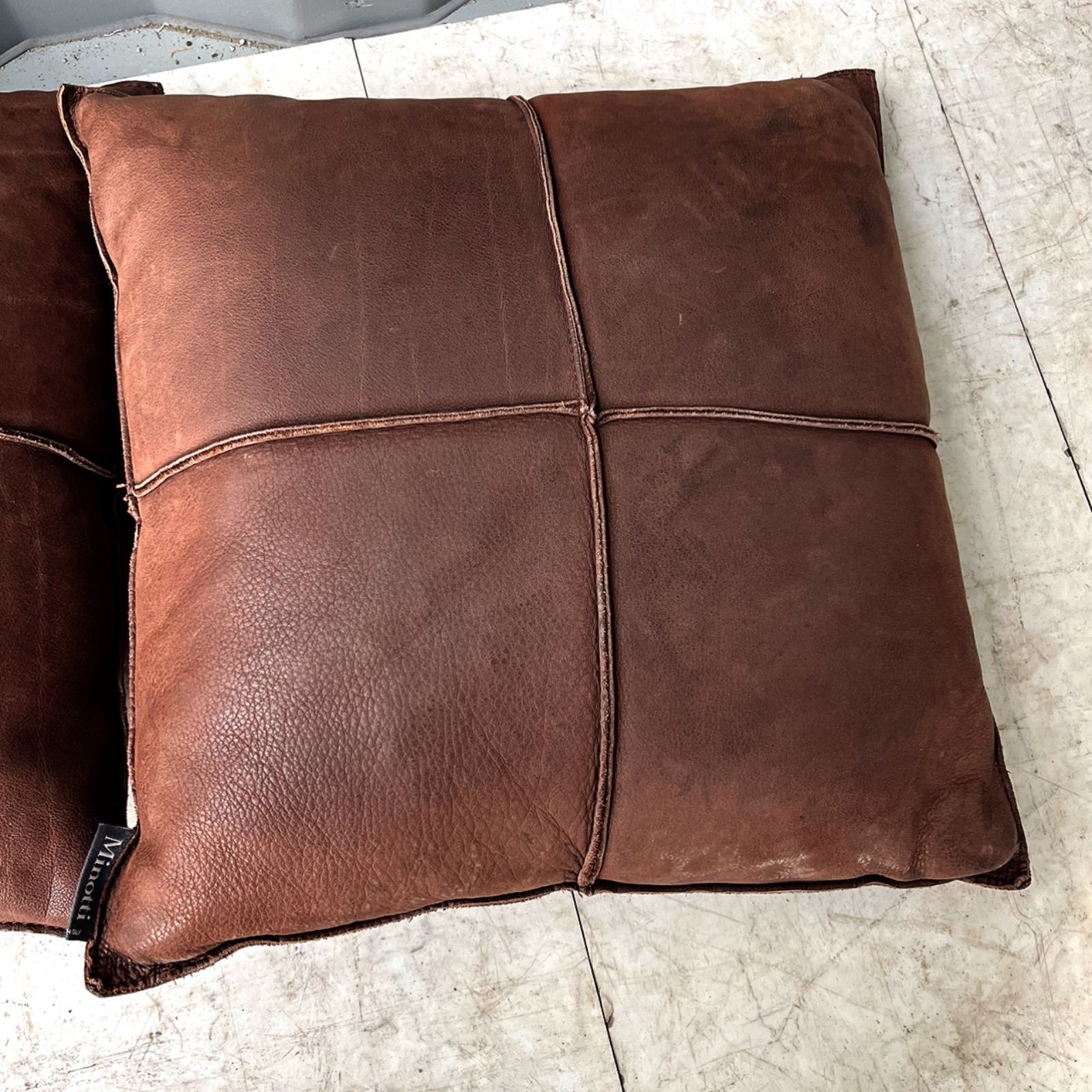 送料無料！ミノッティ イタリア 高級 本革ダークブラウン正方形クッション2個✨ 送料無料！ミノッティ イタリア 高級 本革ダークブラウン正方形