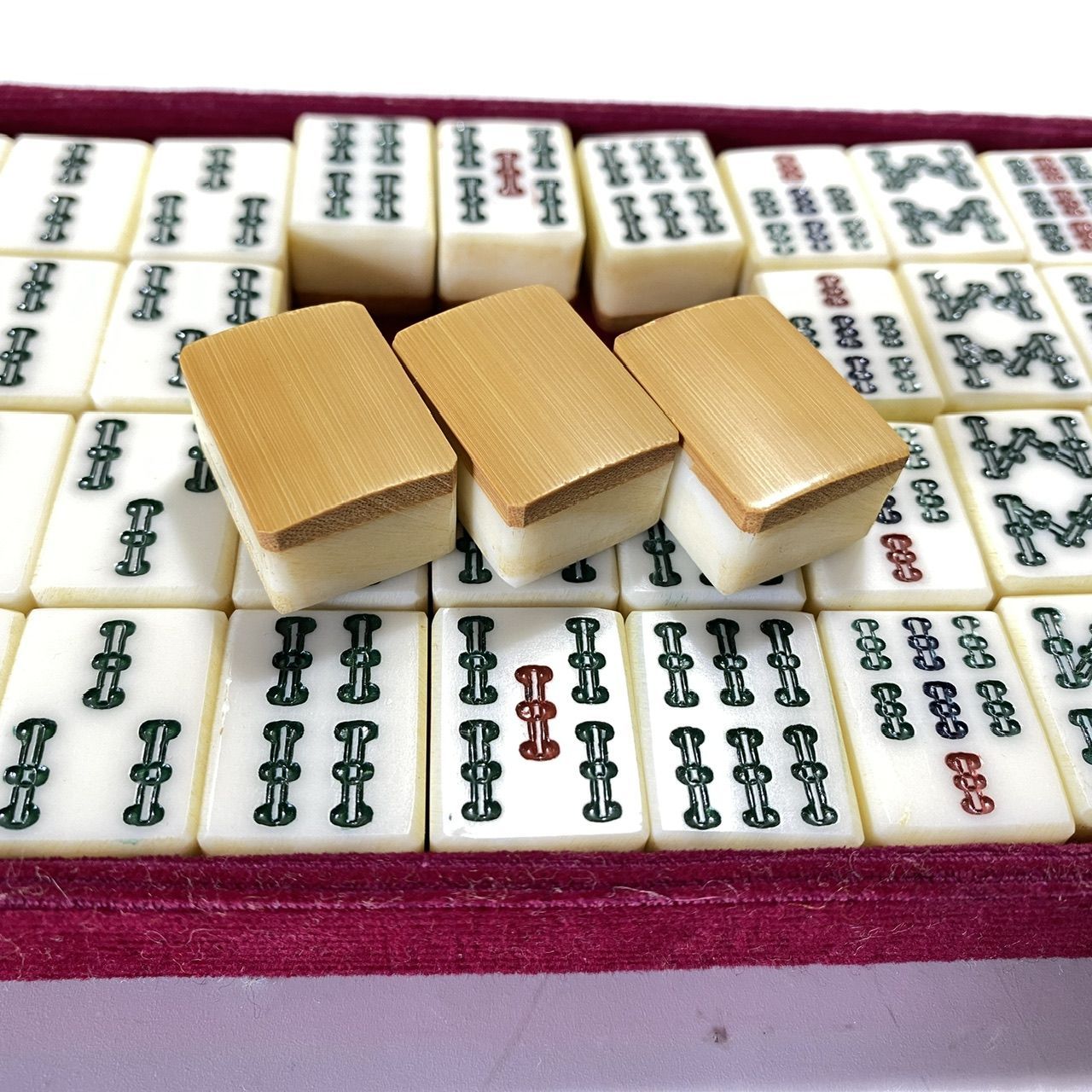［ハプくん］麻雀牌セット Amazon.co.jp: 麻雀牌一式、ポータブル 中国麻雀セット 144