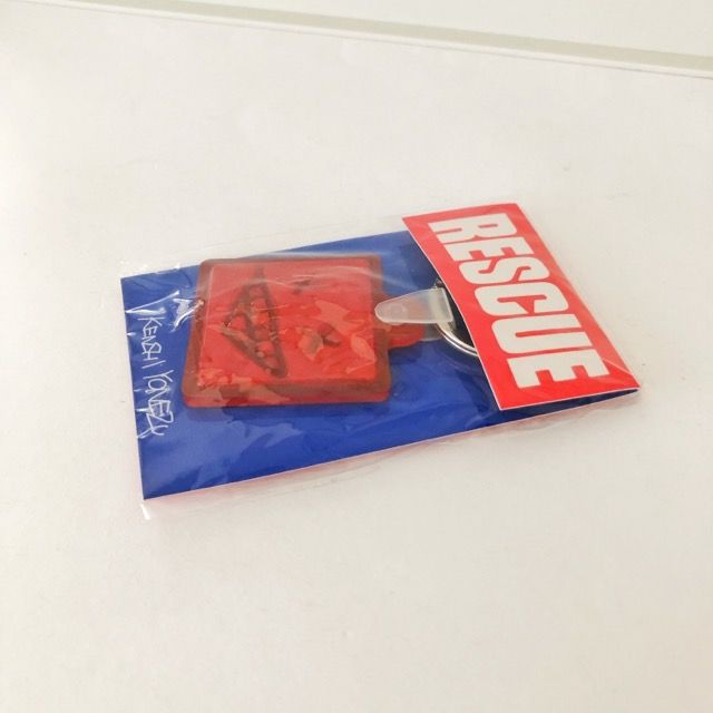 米津玄師 RESCVE ニンマリ キーホルダー 赤【I1550-007】145 米津玄師 RESCVE ニンマリ キーホルダー 赤【I1550-007】145