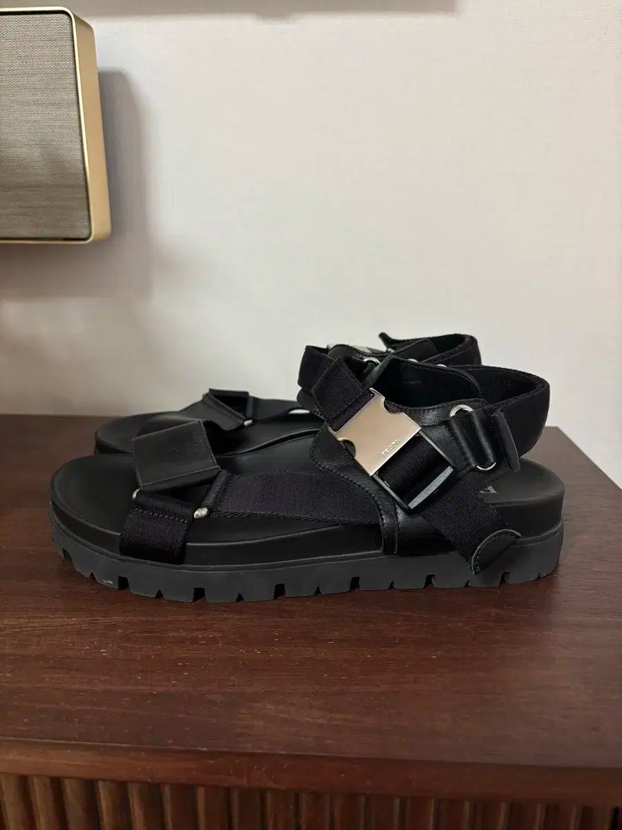 PRADA プラダ 黒 サンダル メンズ 7 サイズ