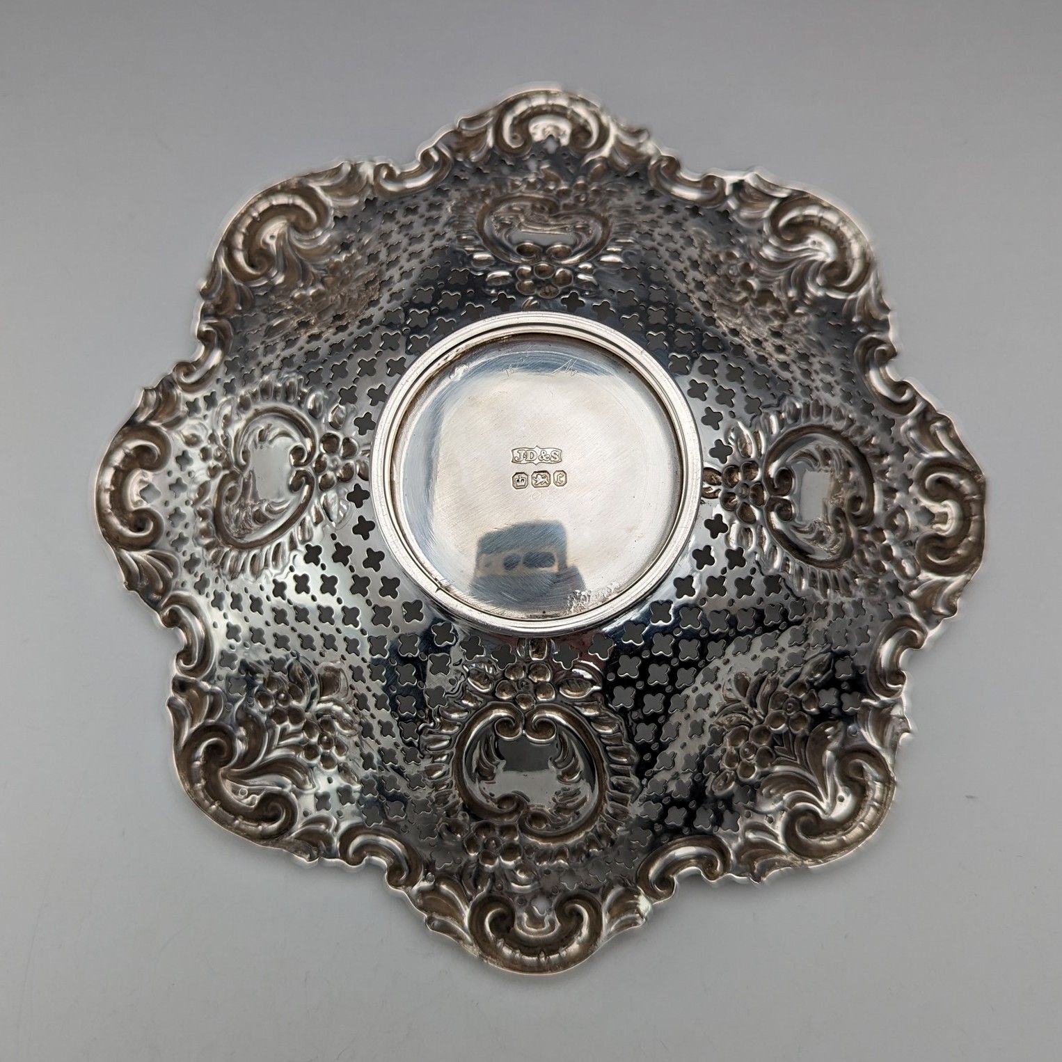 1895年 英国アンティーク 純銀製 花装飾 ディッシュ 111g James