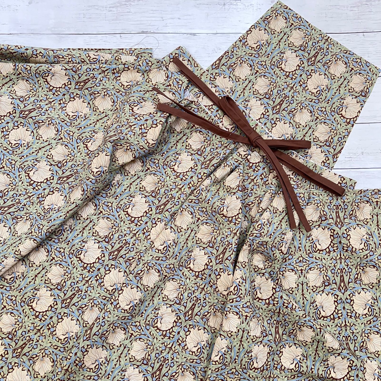 ウィリアムモリス いちごどろぼう 2wayギャザーエプロン ハンドメイド