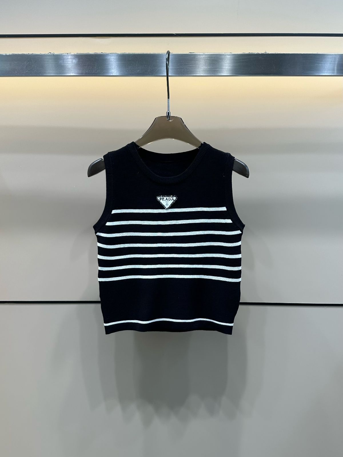 【本日限定価格】PRADA ニットベスト 本日限定価格]PRADA ニットベスト