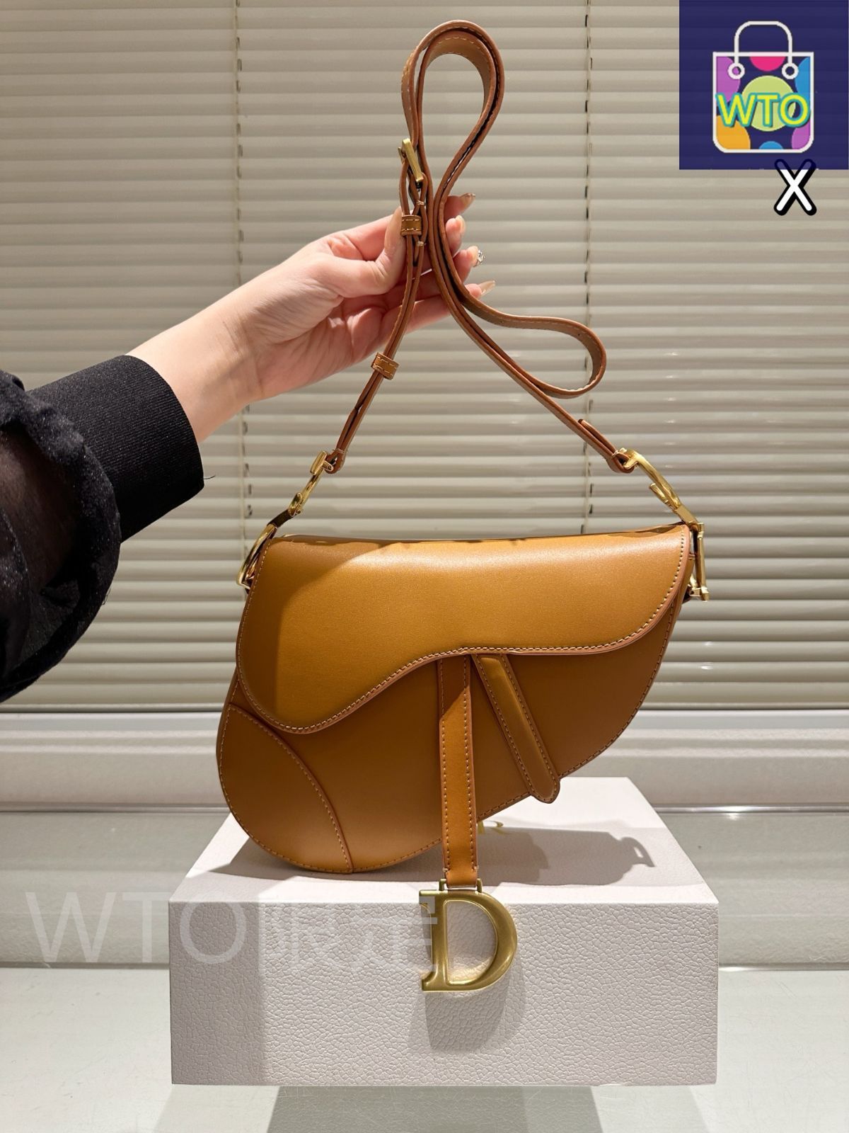今日特価】Dior Summer Wave2 Hb ブルースムースカフスキン