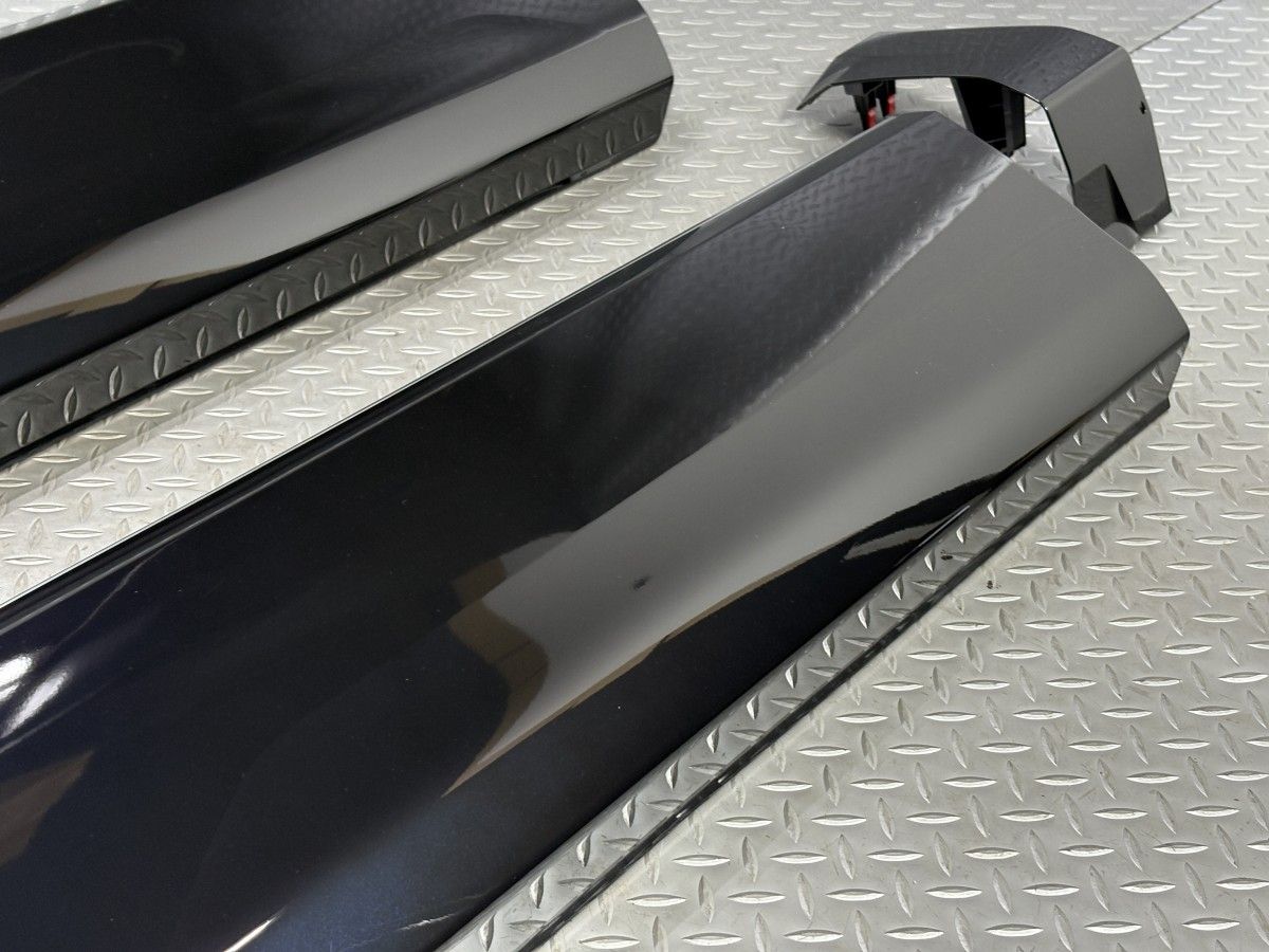 ドアサイドパネル右