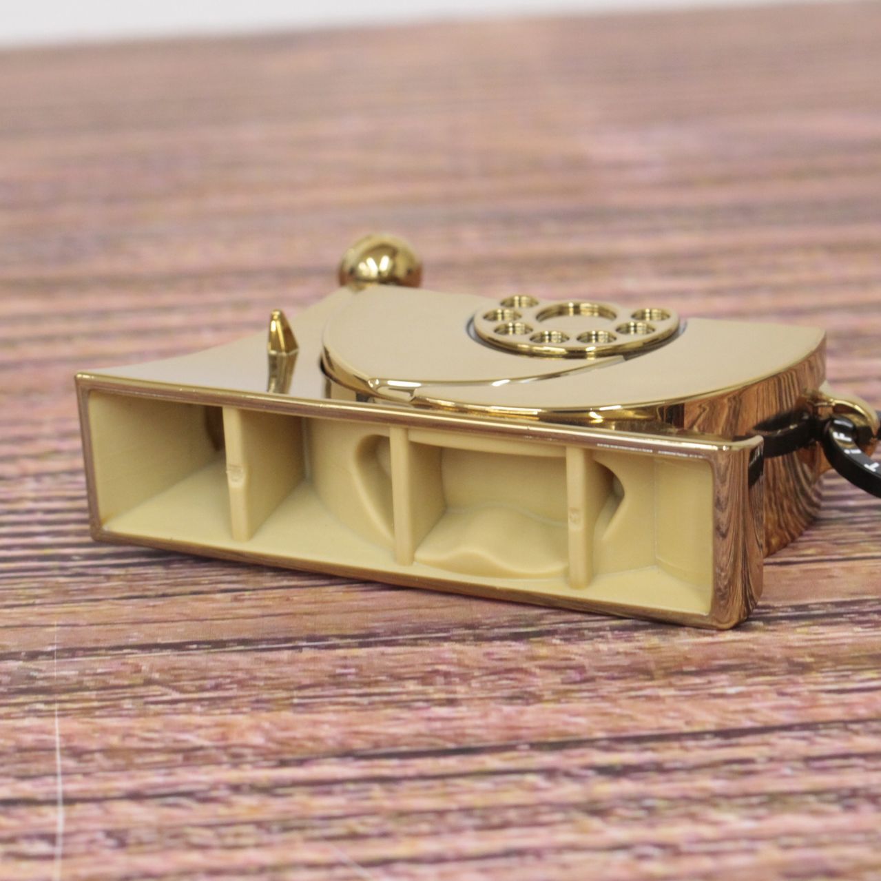 【★加古川物流】中古 ゴールデン電伝虫 airpods ケース ワンピース【703】 ☆加古川物流】中古 ゴールデン電伝虫 airpods ケース