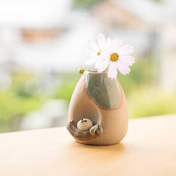 白に青の小さな花の塩胡椒入れセット 陶器製 HDC395 青と 小さな焼き物