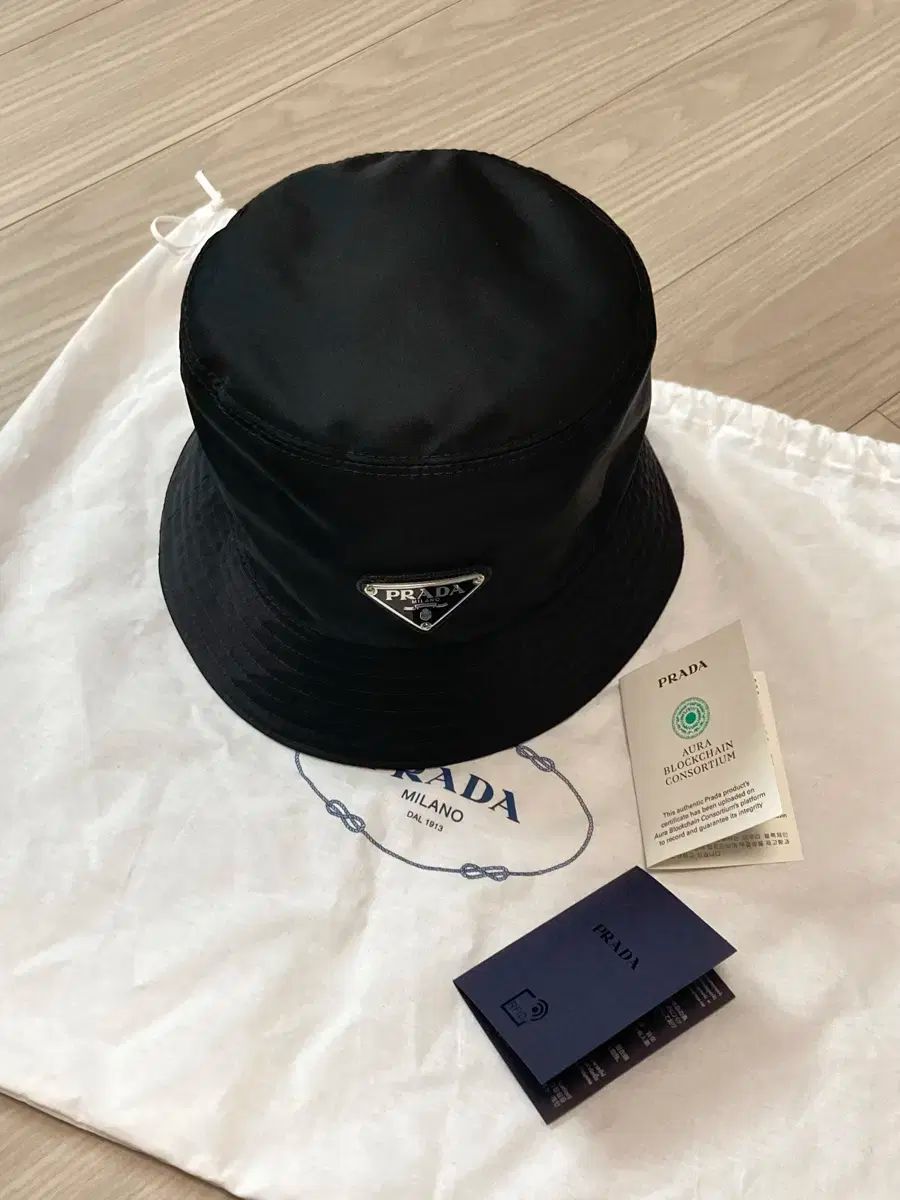 Prada バケットハット リナイロン☆関税・送料込み☆ プラダ】「リナイロン バケットハット」パートナーとシェア