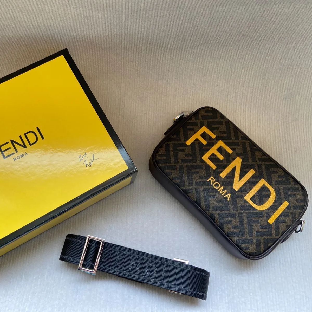 フェンディfendi ショルダーバッグクラッチバッグカメラバック