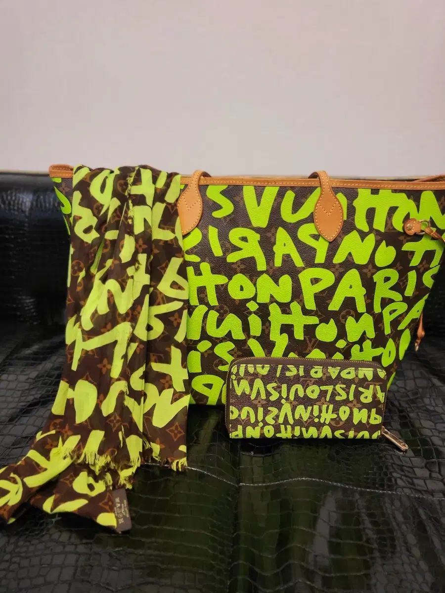 Louis Vuitton ルイヴィトン ブラウン ＆ グリーン モノグラム スカーフ