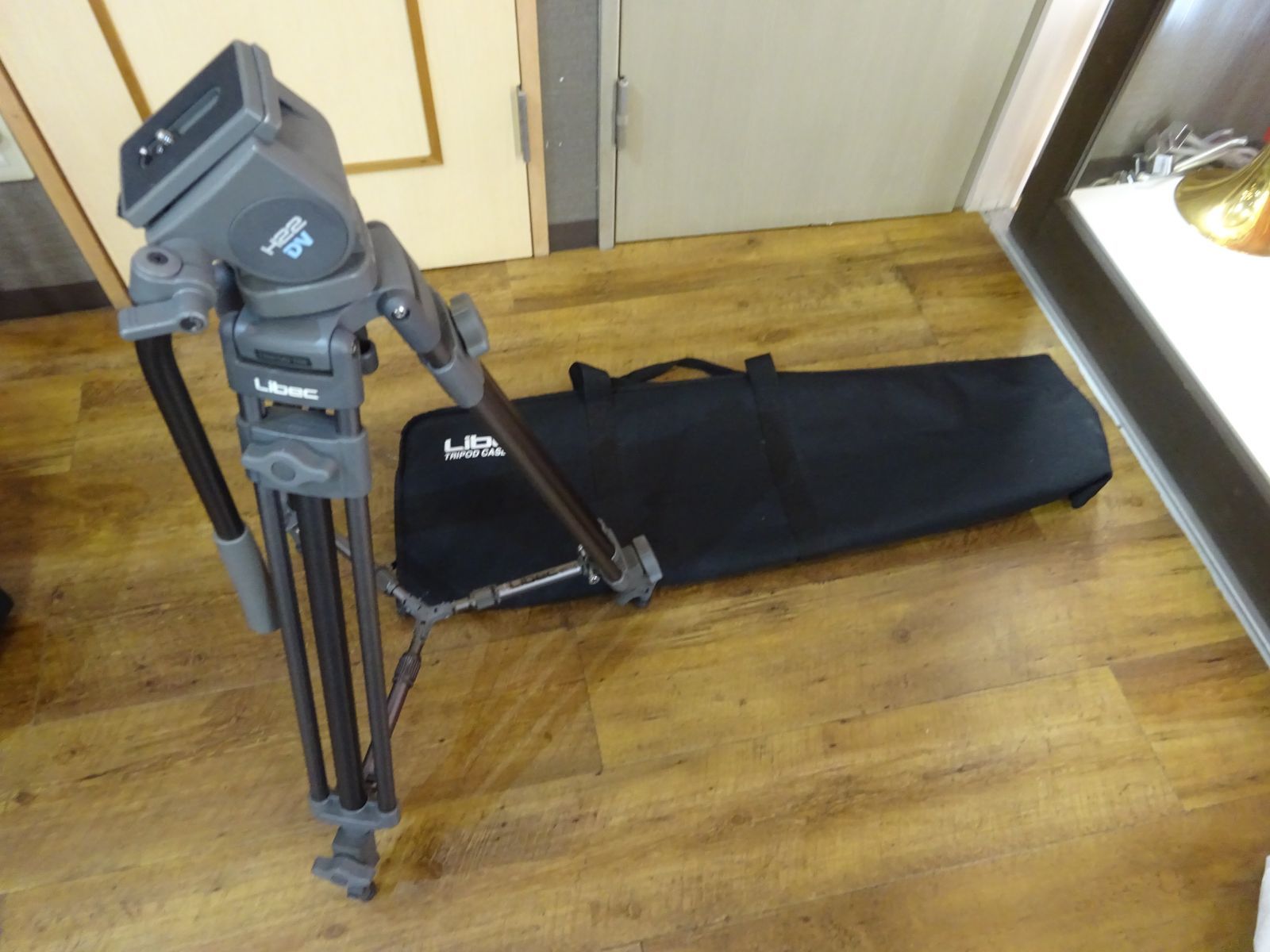 Libec リーベック LS-22DV 三脚 雲台 H22DV | 脚 T68 Tripod | ミッドスプレッダ BR-1S | ケース TC-60