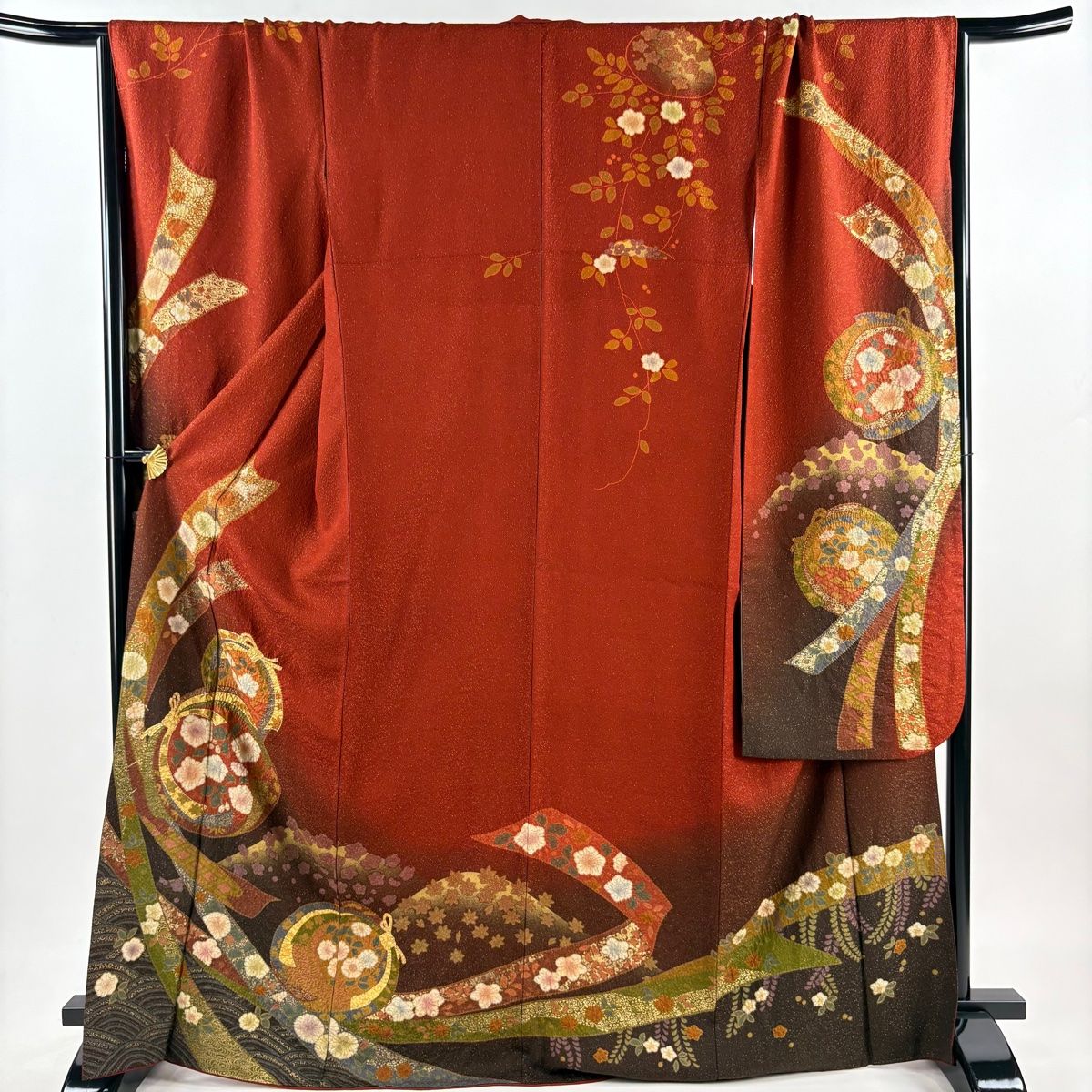 振袖 ⭐️身丈174.5cm L 袷 蝶 薔薇 金彩 赤 正絹 秀品 【中古】 振袖 ⭐️身丈174.5cm L 袷 蝶 薔薇 金彩 赤 正絹 秀品 【中古】