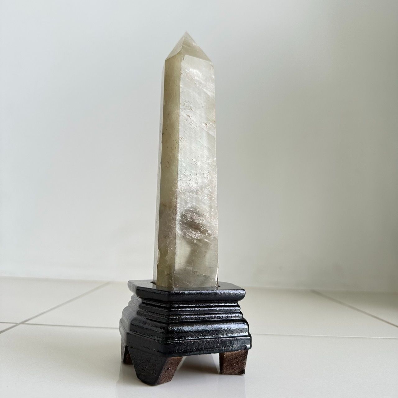 【式神】天然シトリンポイン木製台座付き[fjr2Sr]21cm　金、財、富、繁栄 式神】天然シトリンポイン木製台座付き[fjr2Sr]21cm 金、財、富