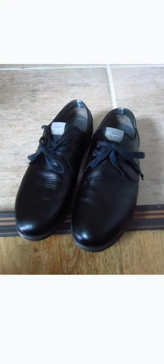 フェラガモ 黒色 メンズシューズ 265ミリ