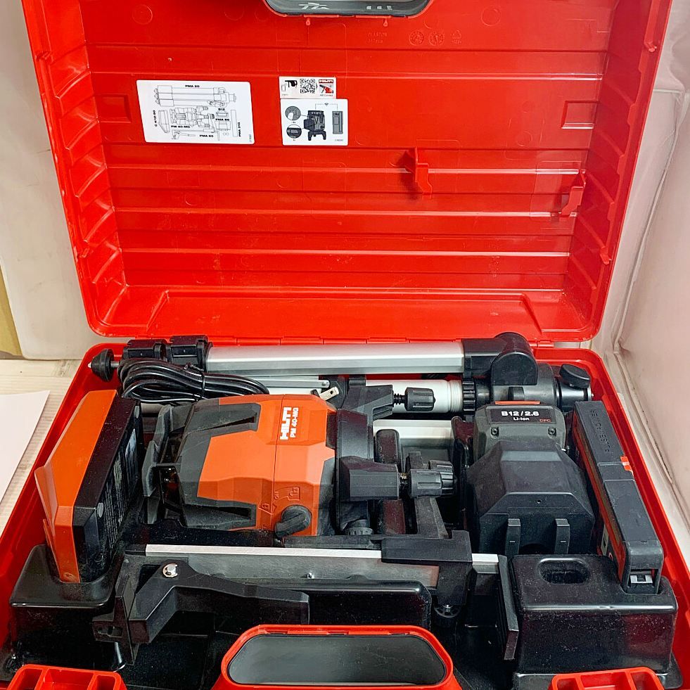 ♭♭Hilti ヒルティ レーザー墨出し器 通電のみ 10.8V 充電器 バッテリ 三脚 ケース付き PM40-MG レッド