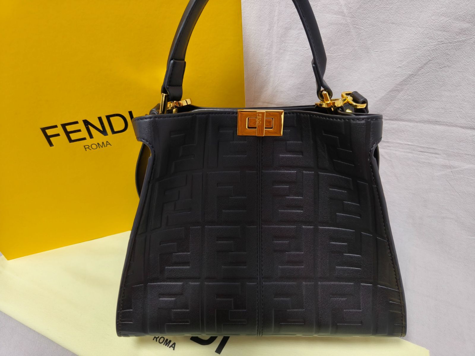 FENDI  フェンディ ショルダーバッグ  ハンドバッグ