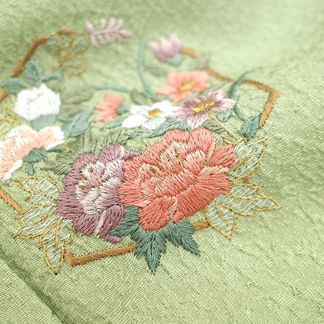 ［4351］色留袖 美品 雪輪花文様 駒刺繍 一つ紋 梶之葉 正絹 着物 袷 4418］色留袖 美品 未使用 駒刺繍 一つ紋 五瓜に唐花 正絹 着物