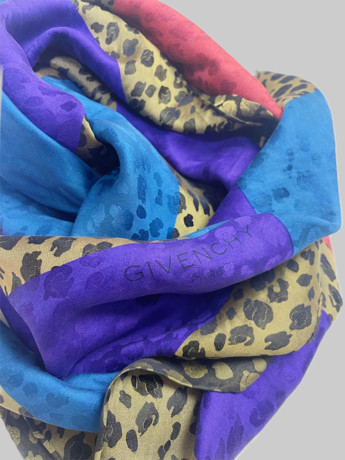 高級感 GIVENCHY ヒョウ柄 大判スカーフ 108㎝×108㎝ - メルカリ