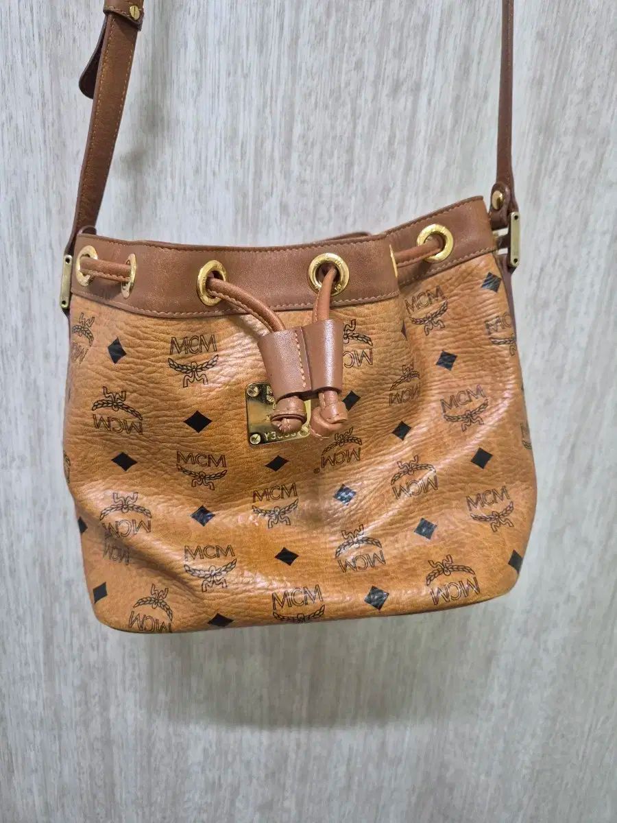 MCM ヴィセトス 巾着 クロスバッグ